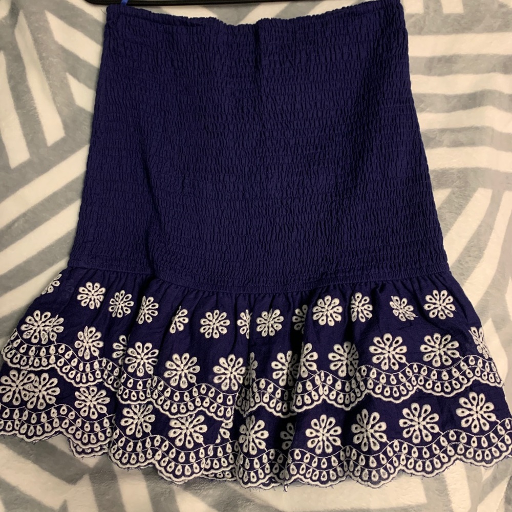 BRAND NEW FRANCHESCAS SKIRT. PENCIL SKIRT. NEVER WORN